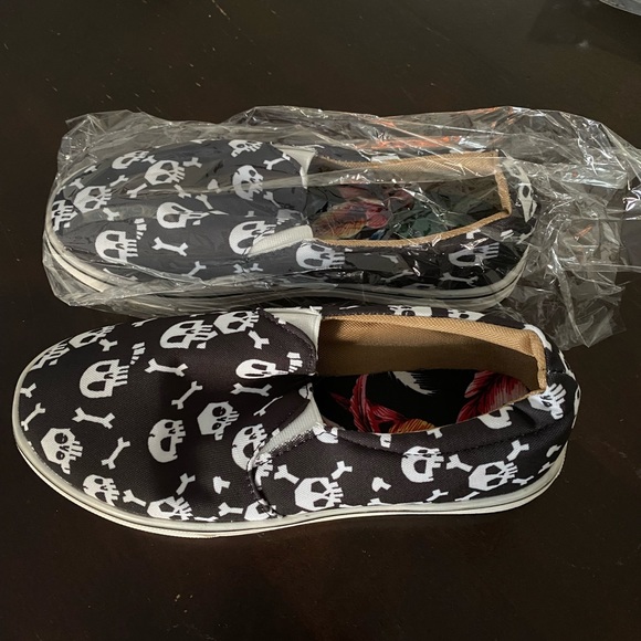Skull print slip on shoes 5 - Picture 1 of 3